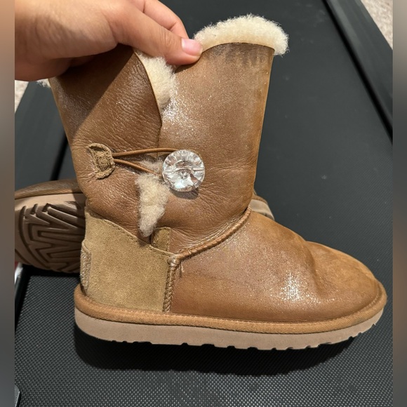Ugg Boots Fur Lined Swarovski Crystal Button Size 5 to 5.5 - Picture 6 of 12